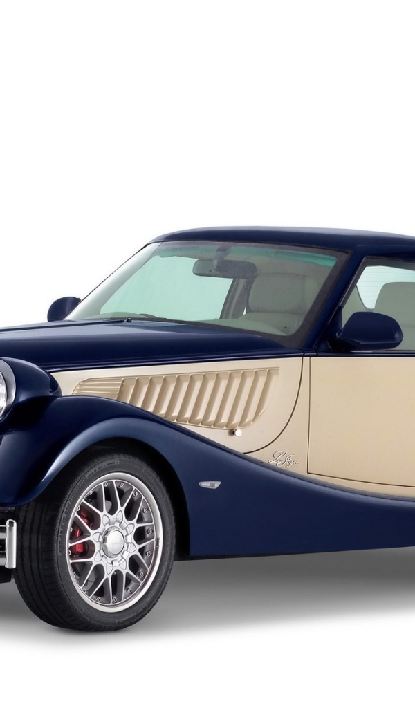 Аккуратный старый автомобиль