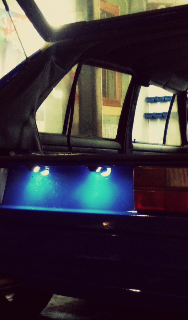 Старый VW Golf MK1 в автомастерской