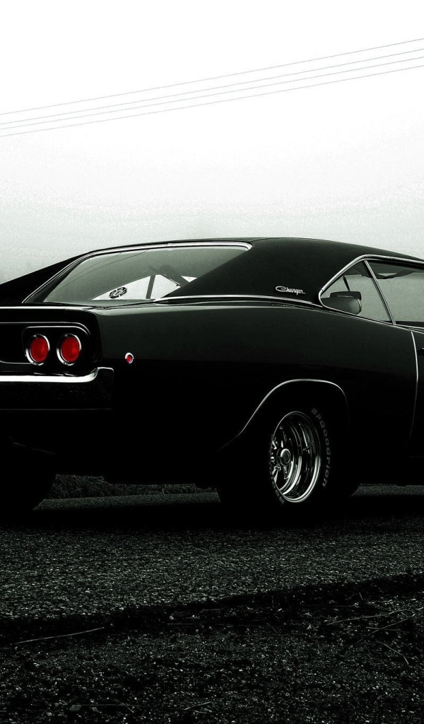 Мощный черный Dodge Charger