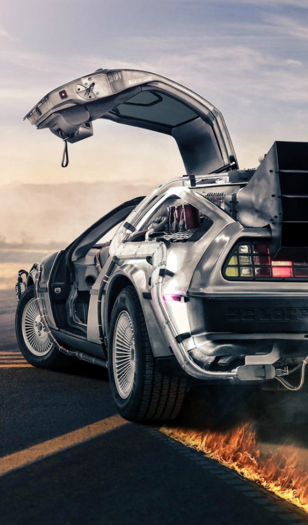 Мощный автомобиль DeLorean DMC-12