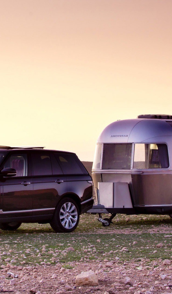 Рендж Ровер с жилым прицепом