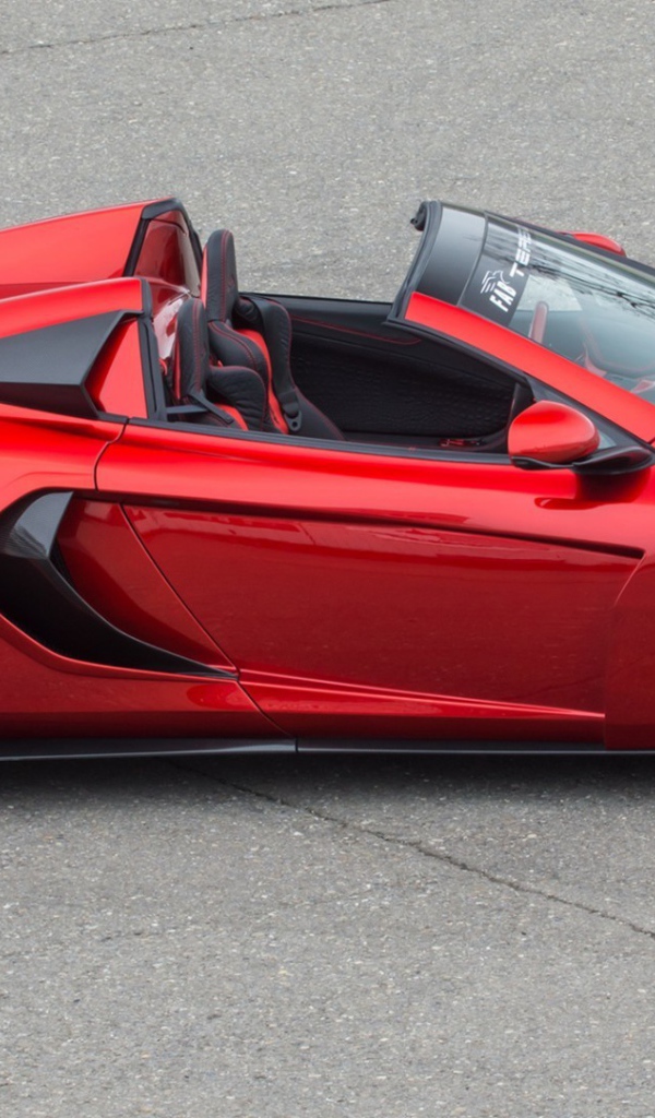 Красный кабриолет McLaren
