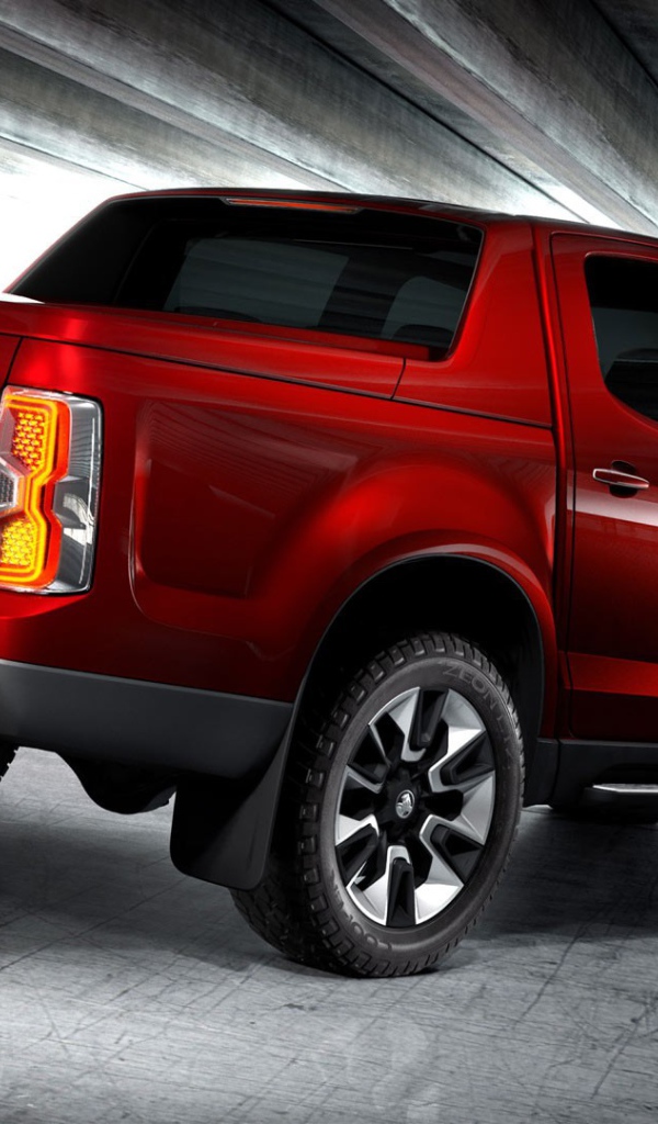 Красный пикап Holden Colorado