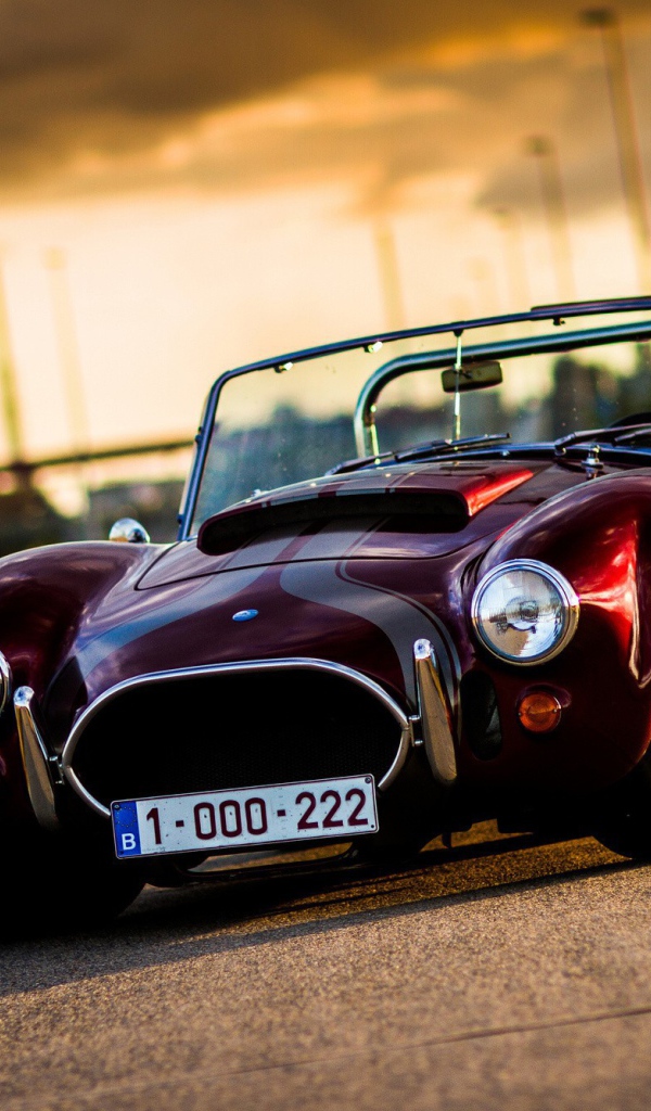 Красный ретро автомобиль Шелби