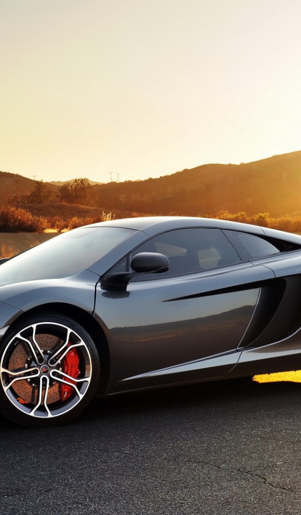 Плавные контуры автомобиля Макларен