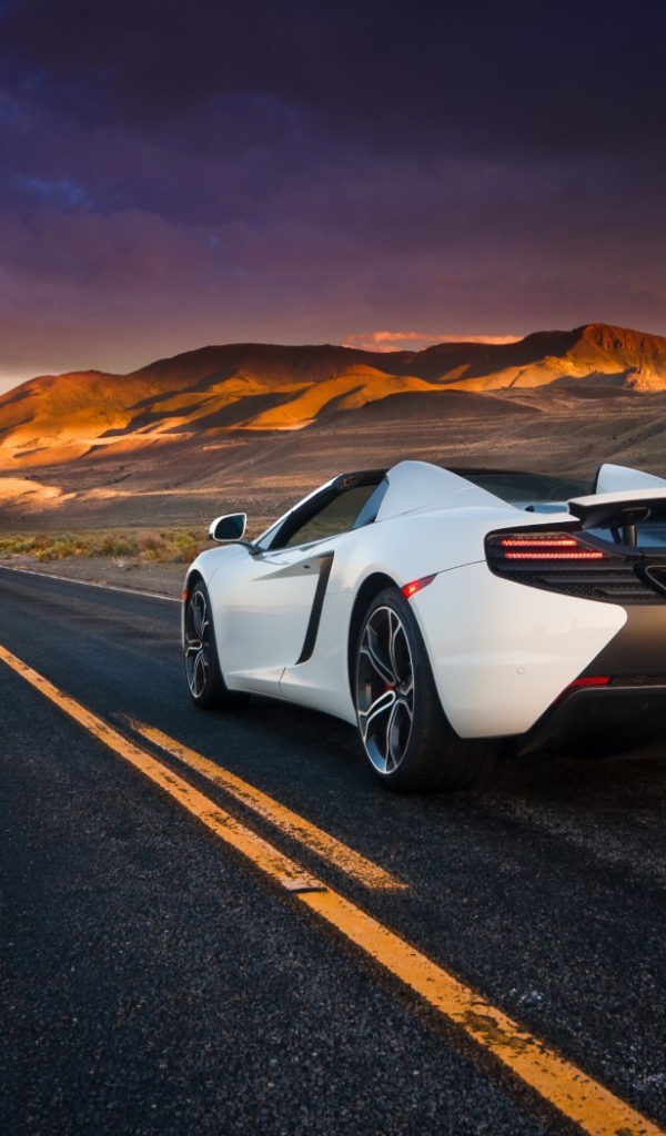 Белый кабриолет McLaren