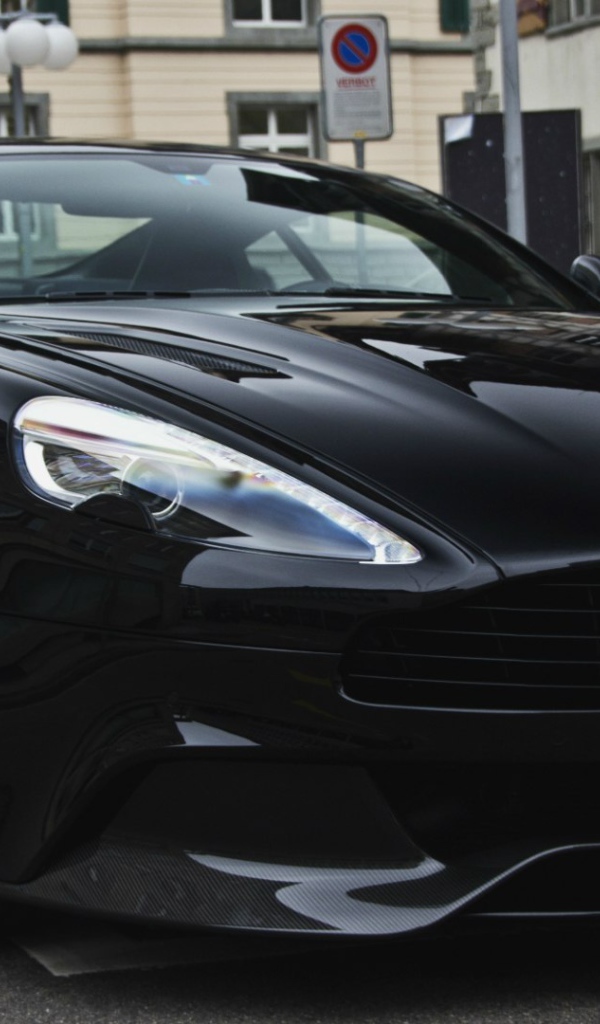 Черный Aston Martin Vanquish