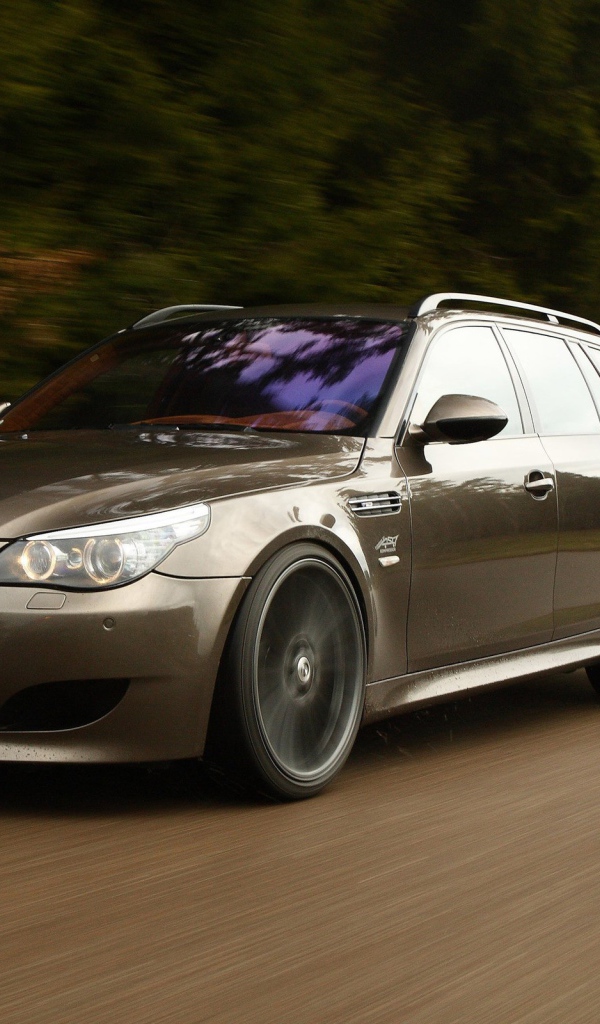 Быстрый автомобиль BMW e61