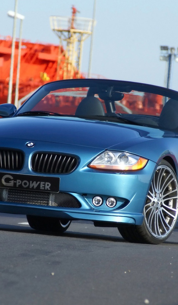 Мощный БМВ кабриолет синего цвета