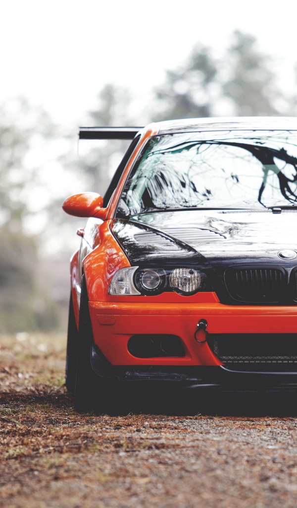Оранжевый BMW E92 M3 с черным капотом