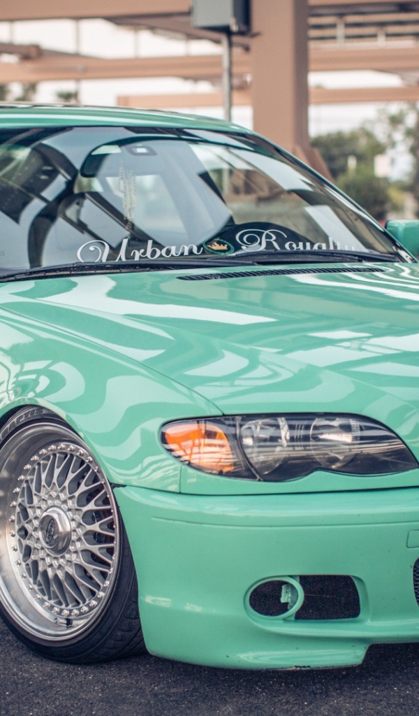 Блестящий светло зеленый БМВ E38