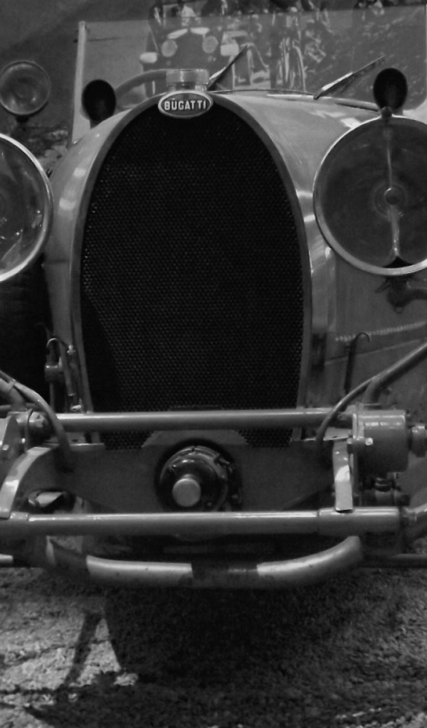 Старинный автомобиль Bugatti