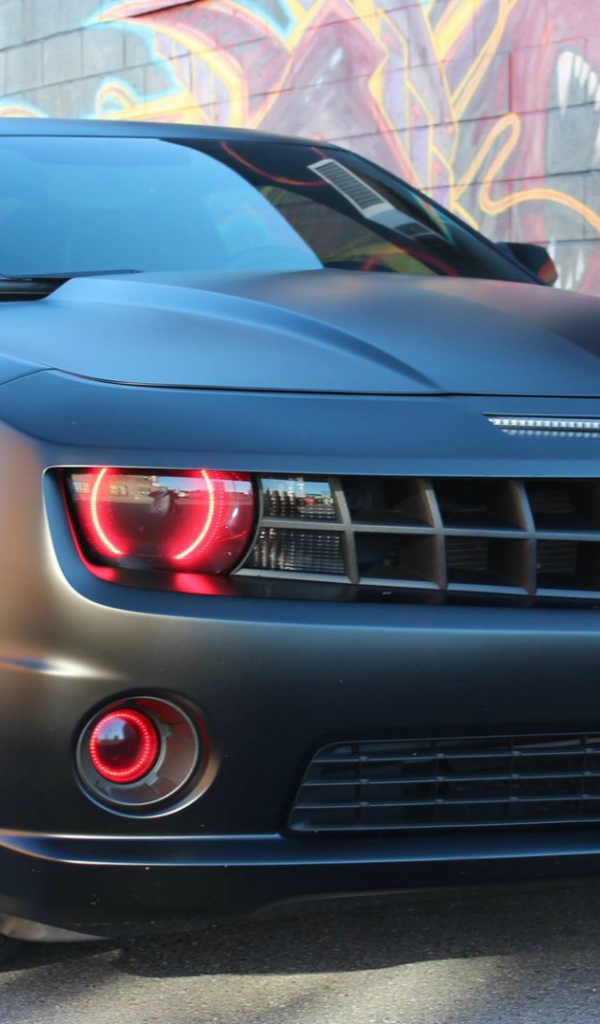 Красивый автомобиль Chevrolet Camaro SS