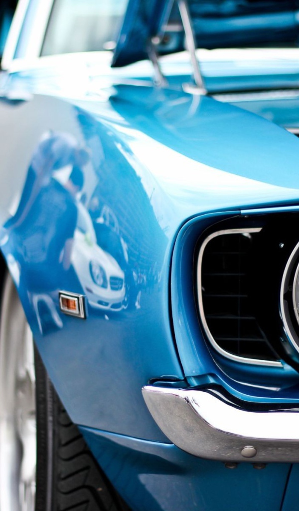 Фара голубого Chevrolet Camaro Z28