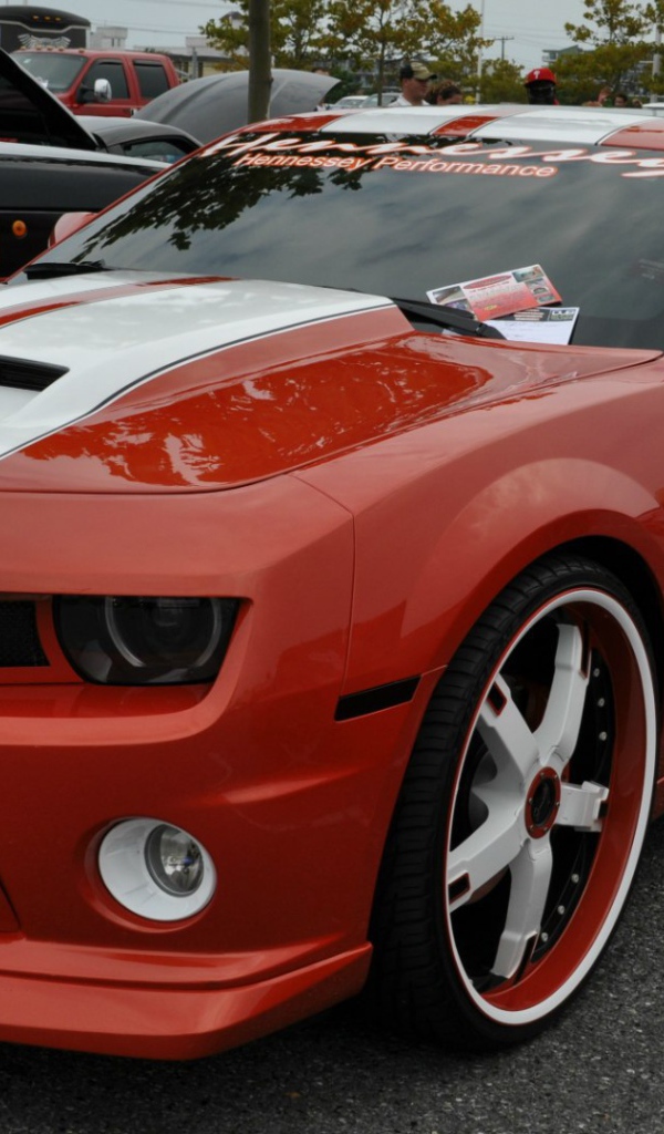 Красный Chevrolet Camaro Z28