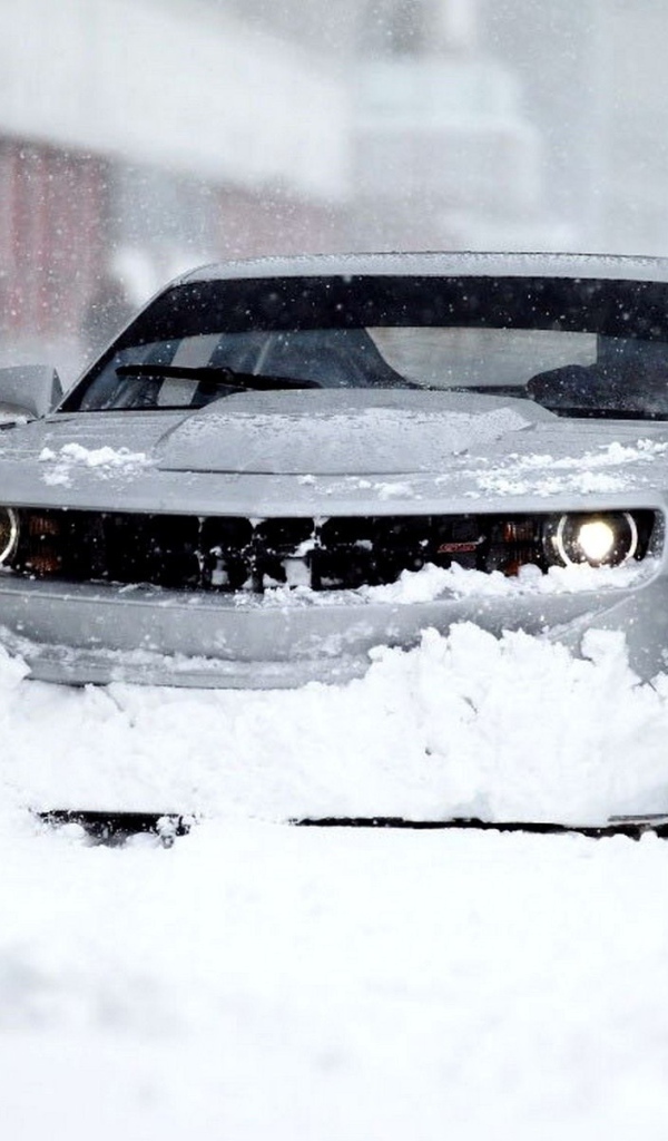 Шевроле Camaro на зимней улице