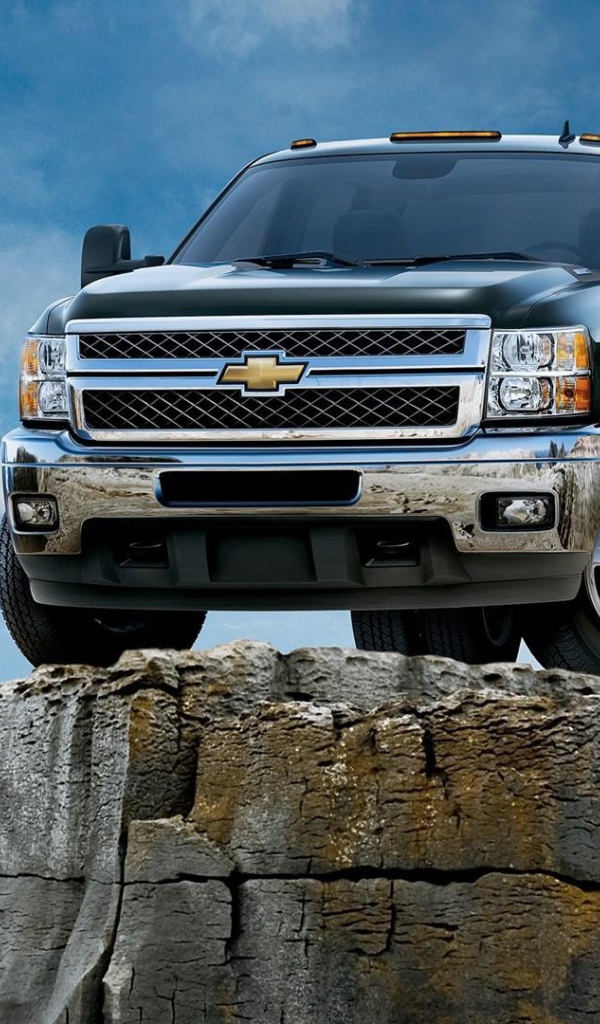 Пикап Шевроле на скале