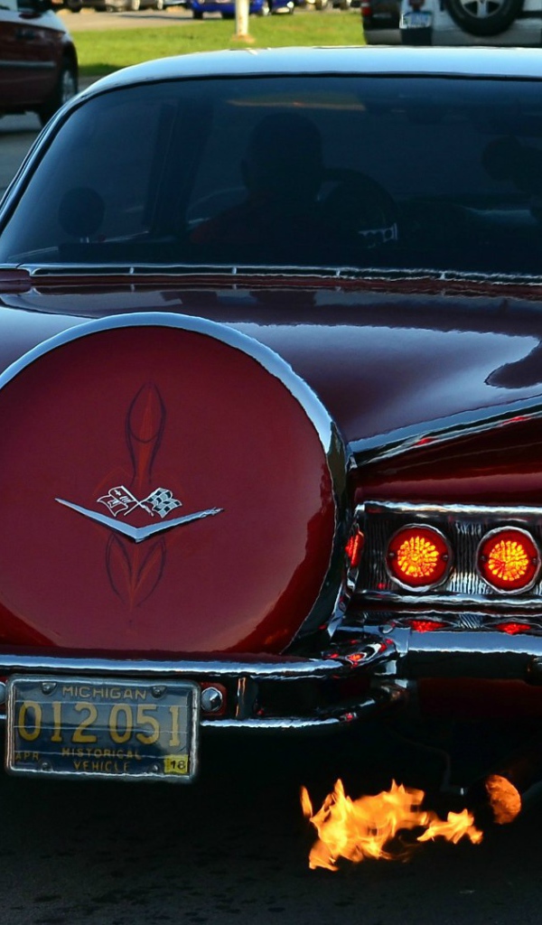 Пламенный Chevrolet Impala