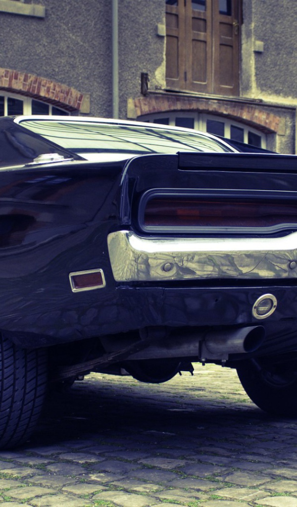 Черный автомобиль Dodge Charger RT