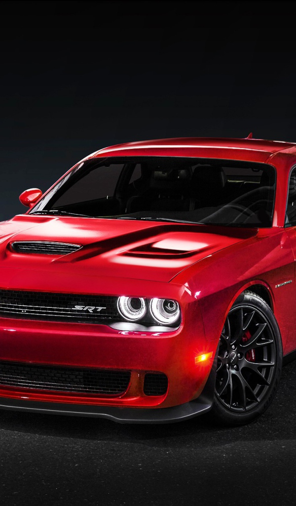 Красный Dodge Challenger Hellcat на черном фоне