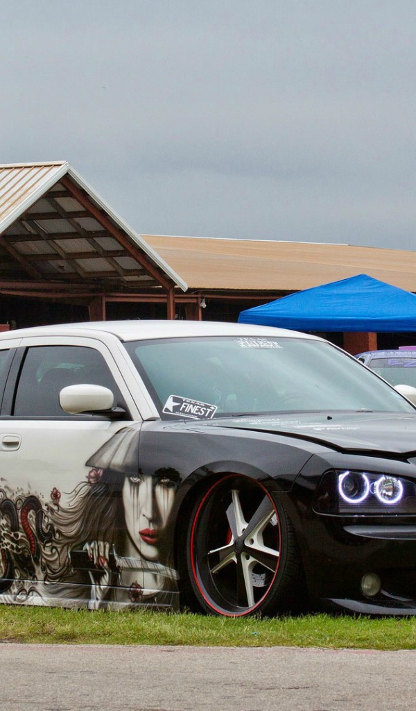 Рисунки на автомобиле Dodge Charger