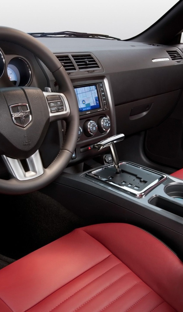 Кожаный салон автомобиля Додж