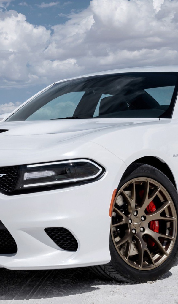 Современный автомобиль Dodge Charger SRT