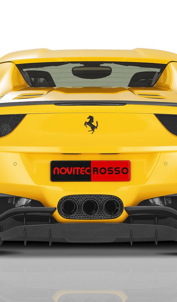 Вид сзади на желтый Ferrari 458