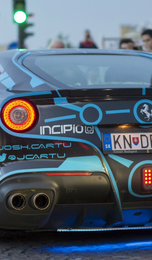 Автомобиль Ferrari F12 Berlinetta