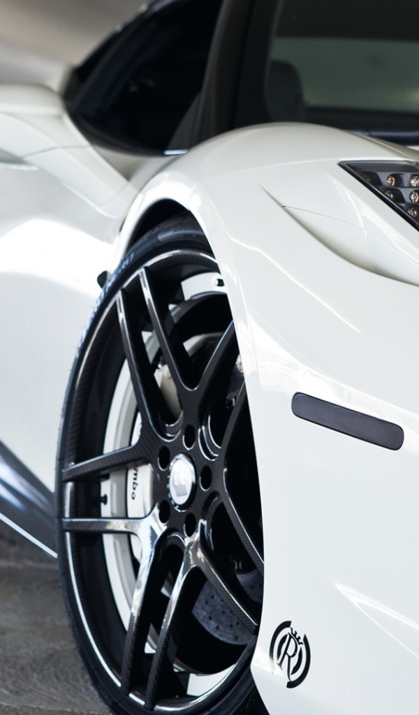 Перед белого Феррари