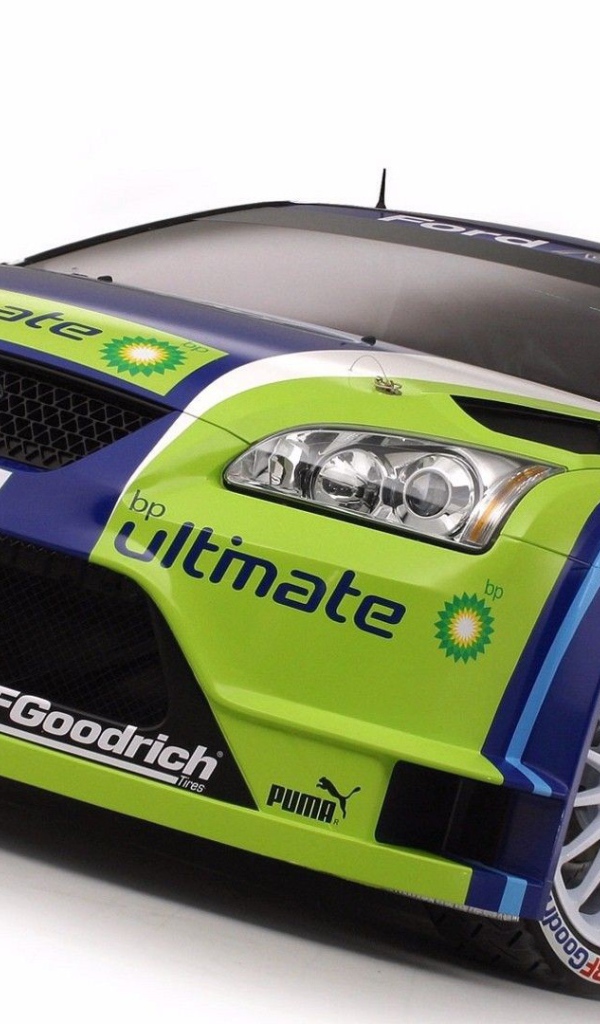 Спортивный Форд с рекламой спонсоров