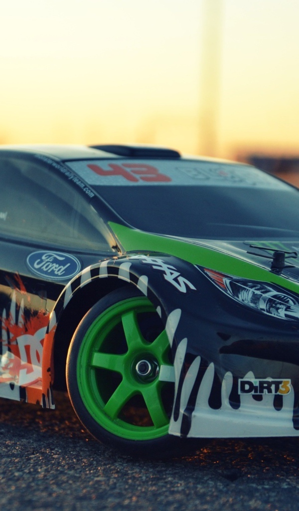 Раскрашенный Ford для уличных гонок