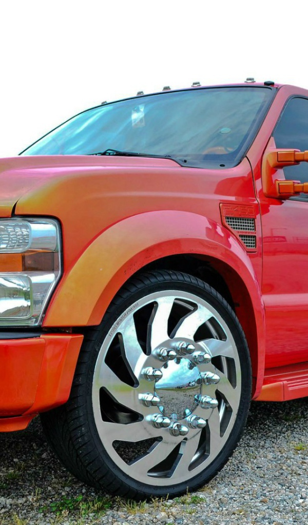 Мощный красный Ford F-350