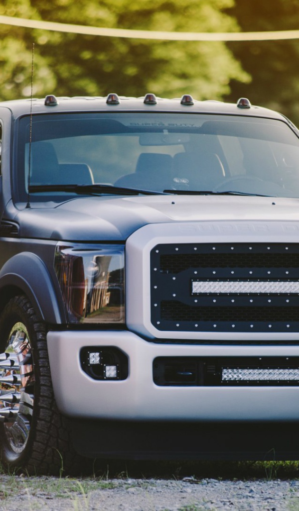 Мощный автомобиль Ford F-350