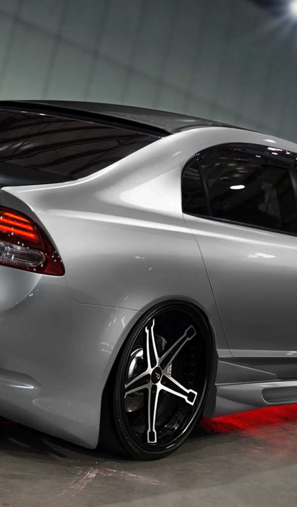 Красный неоновый свет в автомобиле Хонда Цивик