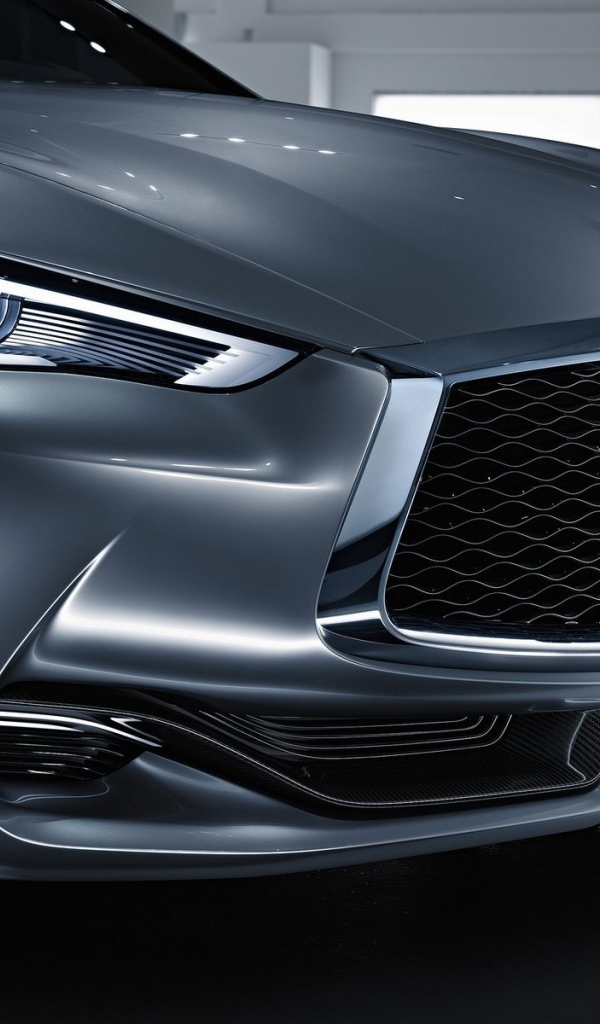 Вид спереди на новый Infiniti