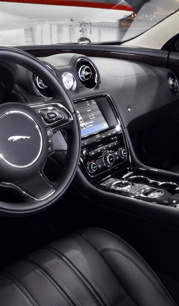 Салон автомобиля Jaguar XJ