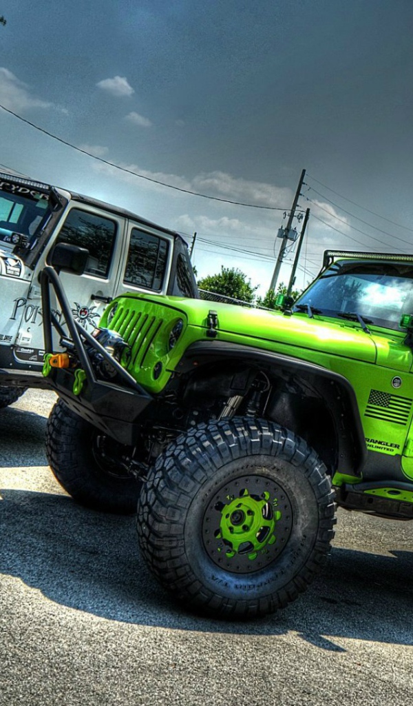 Два автомобиля Jeep Wrangler