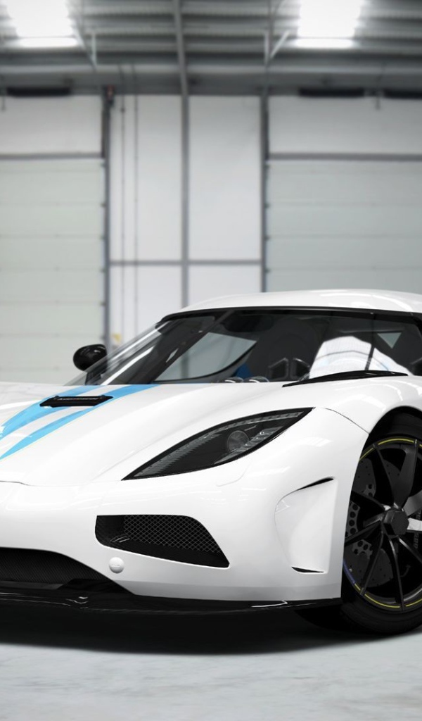 Белый Koenigsegg Agera в ангаре