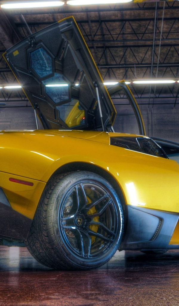 Великолепный Lamborghini Miura желтого цвета