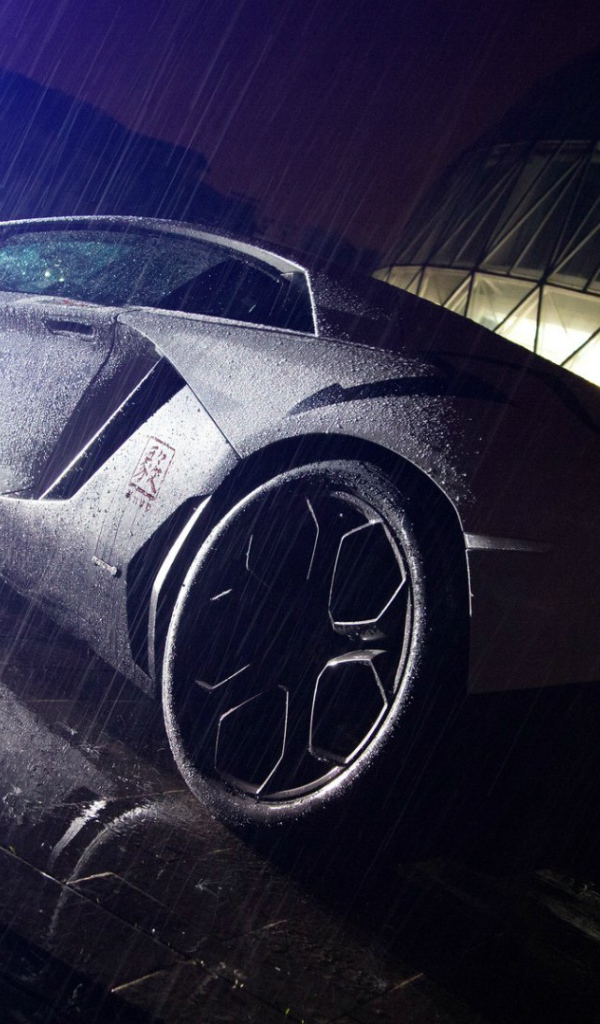 Lamborghini Aventador LP 700-4 под дождем