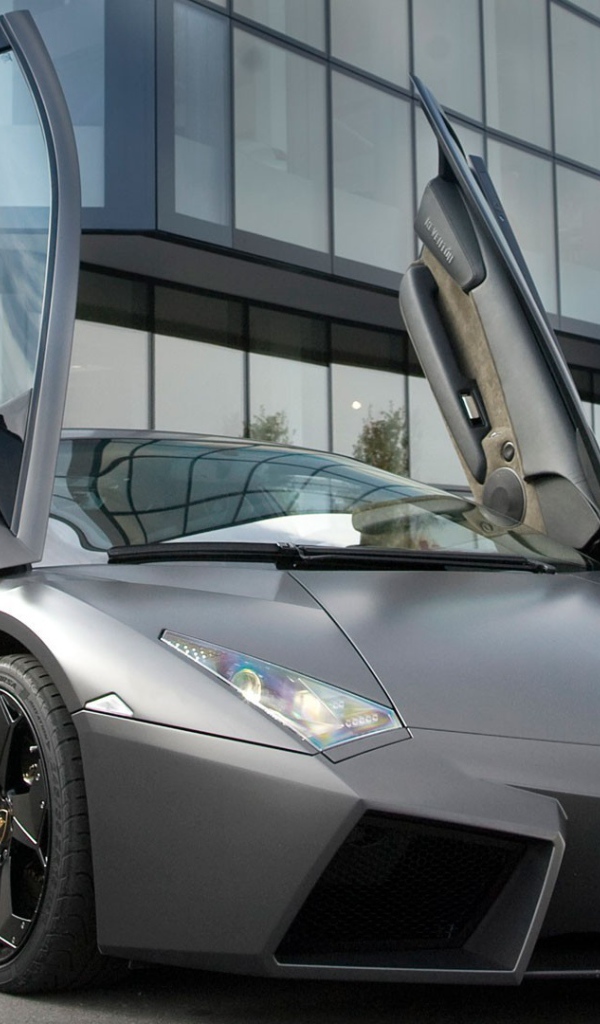 Lamborghini Reventon с открытыми дверями