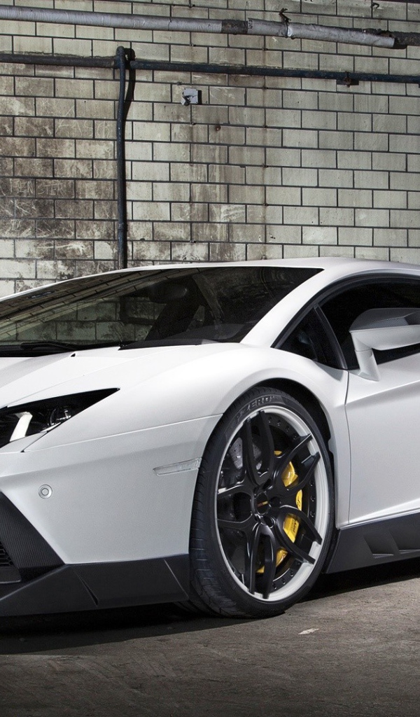 Белый Lamborghini Reventon