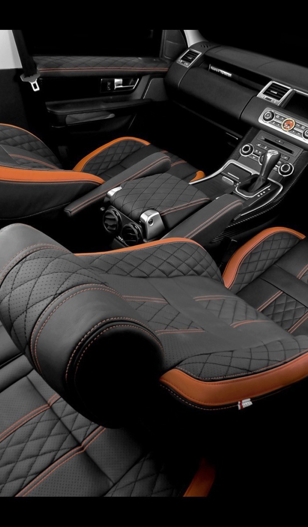 Салон автомобиля Land Rover