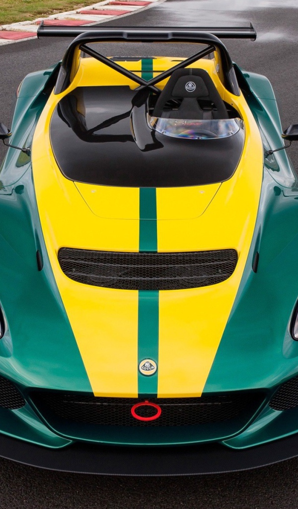 Гоночный Lotus 3-Eleven на автодроме