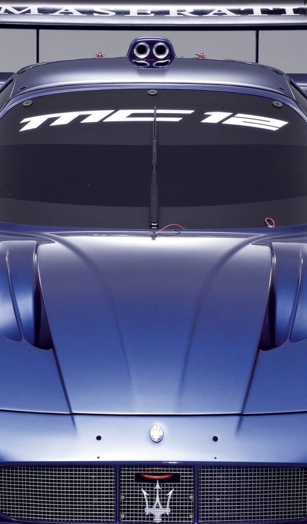 Голубой спортивный Maserati