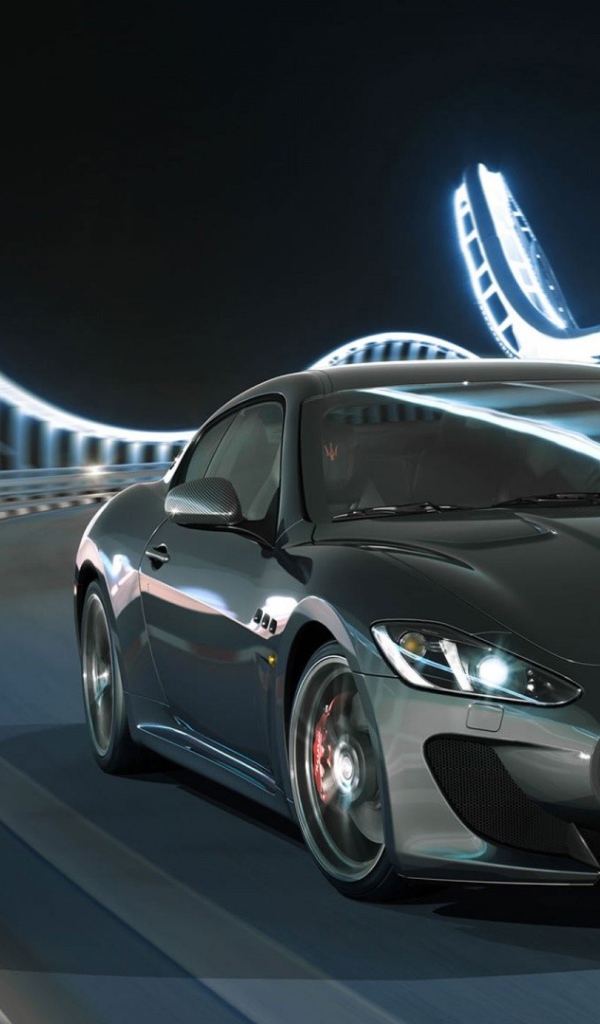 Серый Maserati на мосту