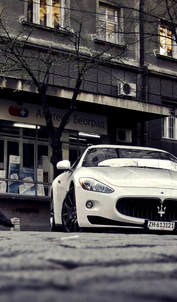 Maserati на улице в Белграде