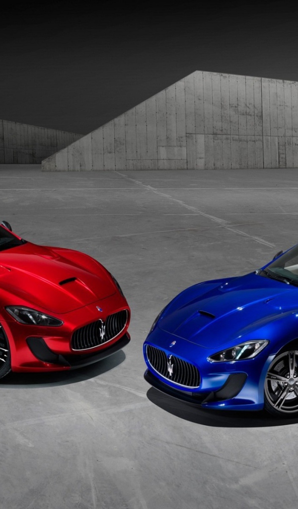 Два авто марки Maserati