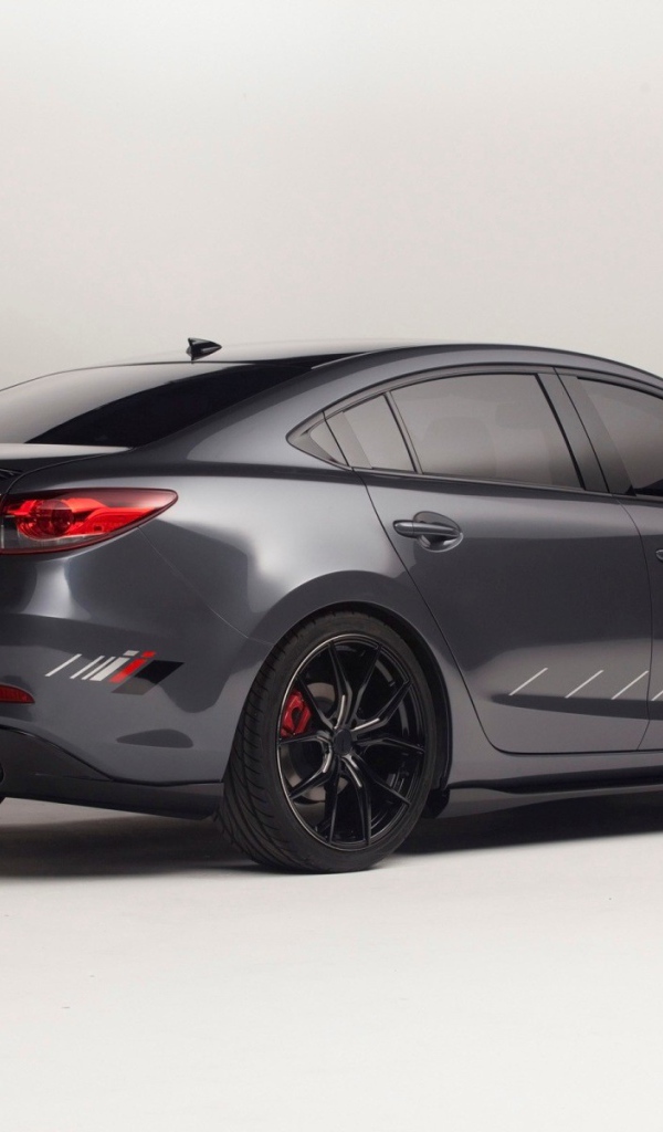 Концепт Mazda CS6 черного цвета